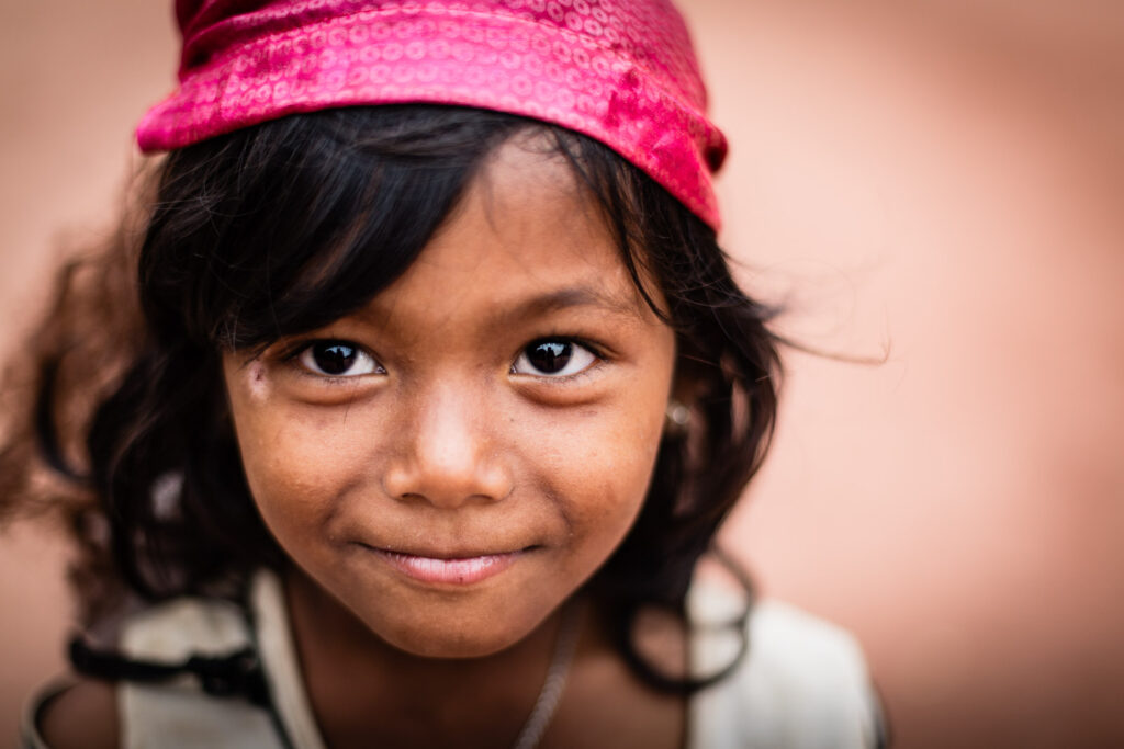 50mm portrait lens keeps distortion low, preserving a true-to-life appearance.